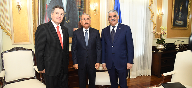 Ministro Ampuero se reúne con Presidente y Canciller de República Dominicana
