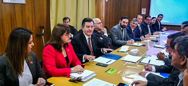 Canciller llega a Arica en inicio de gira por localidades fronterizas