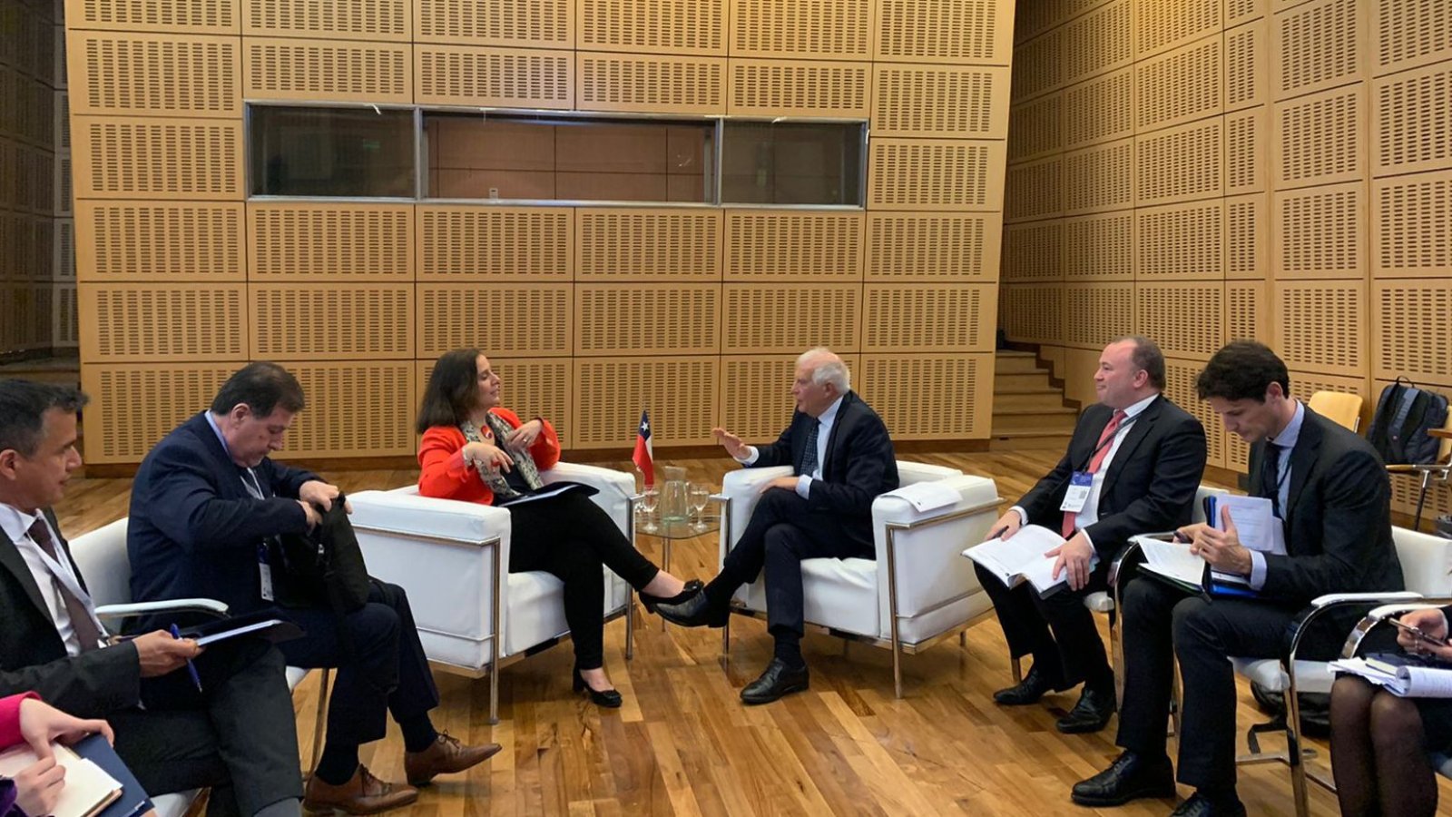 Canciller Antonia Urrejola se reúne con Alto Representante de la UE para Asuntos Exteriores y reafirma el interés de cerrar la modernización del Acuerdo de Asociación en noviembre