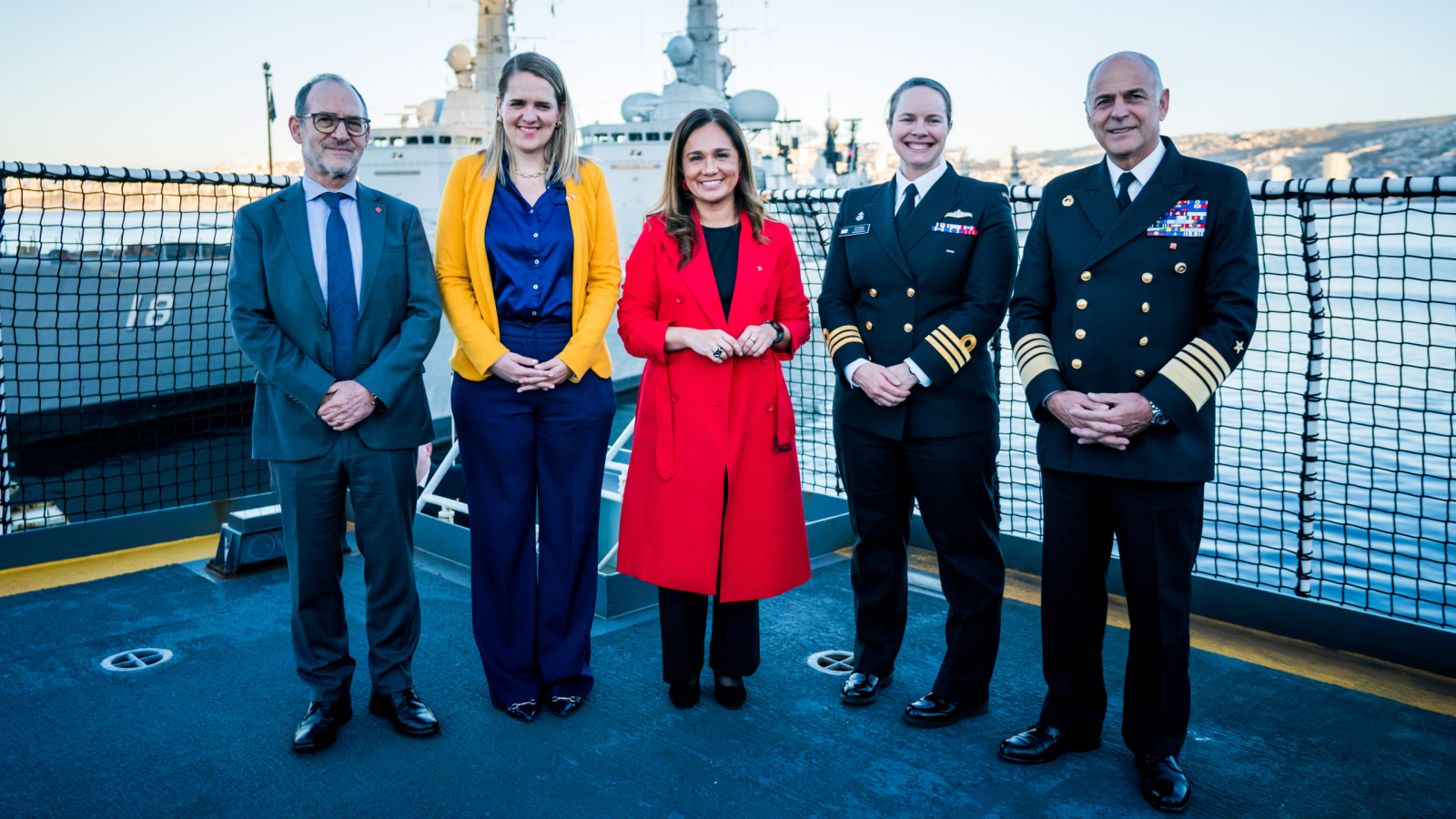 Subsecretaria visita buque HMCS Margaret Brooke y participa en conversatorio sobre la condición polar de Chile y Canadá