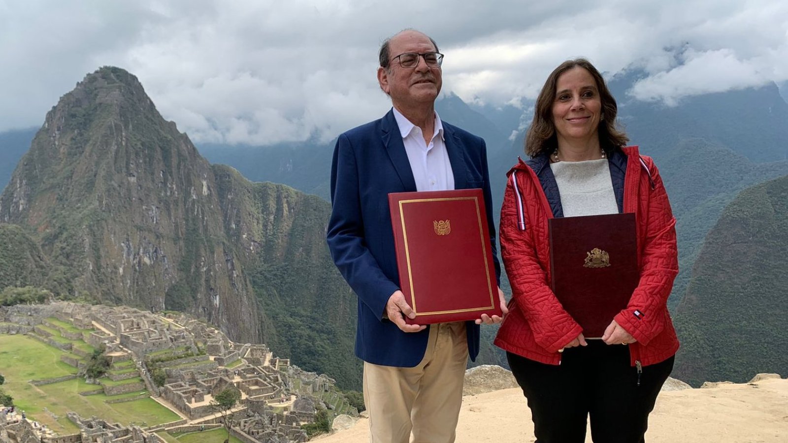 Cancilleres de Chile y Perú conmemoran los 200 años de relaciones bilaterales en Machu Picchu