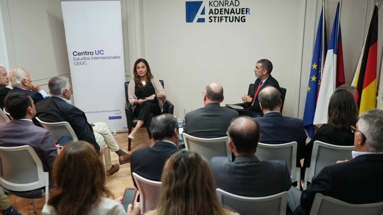 Subsecretaria expone sobre los ejes de la política exterior y sus desafíos