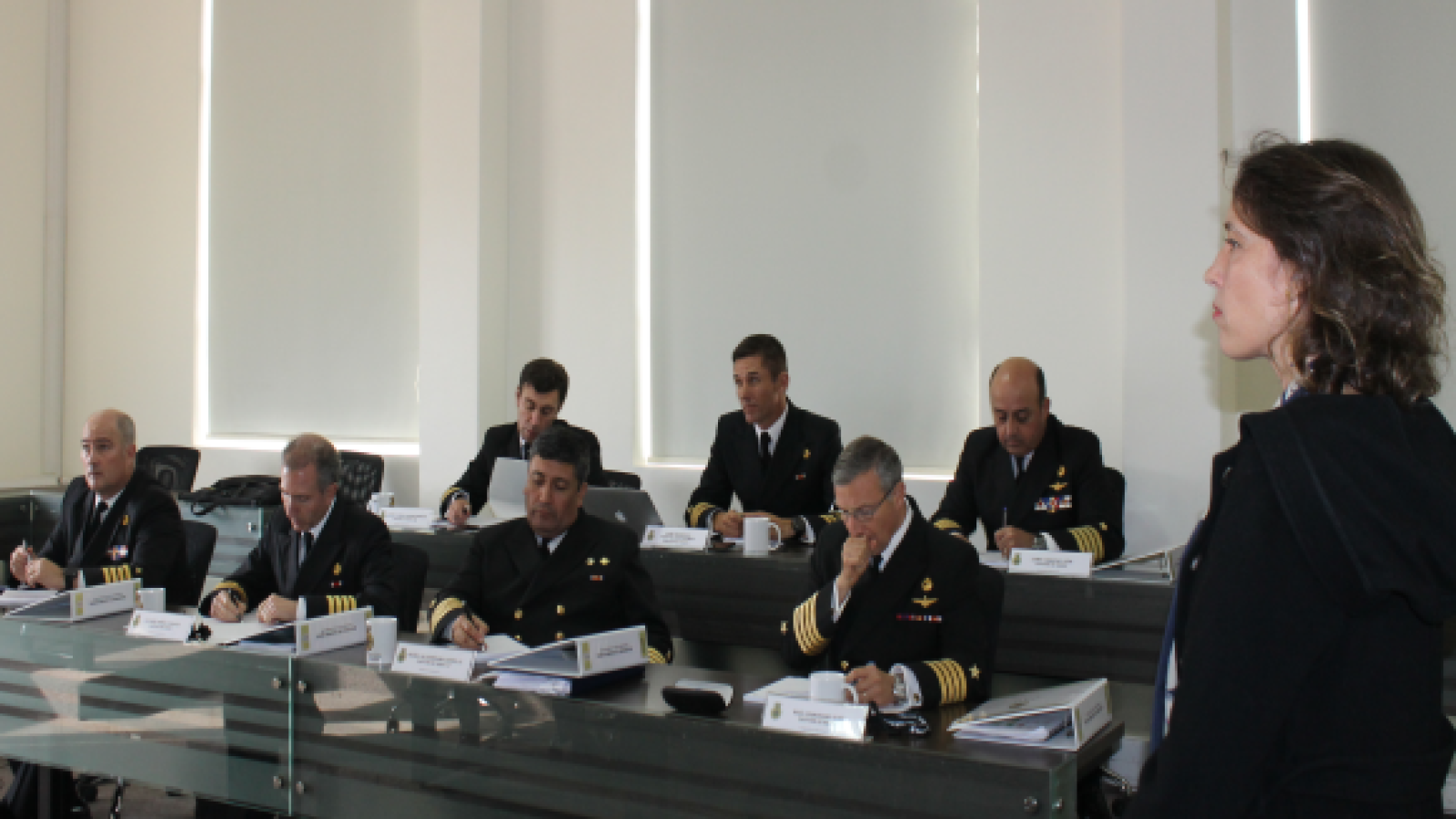Ministra de Relaciones Exteriores (s), Carolina Valdivia, realiza clase magistral en Academia de Guerra Naval