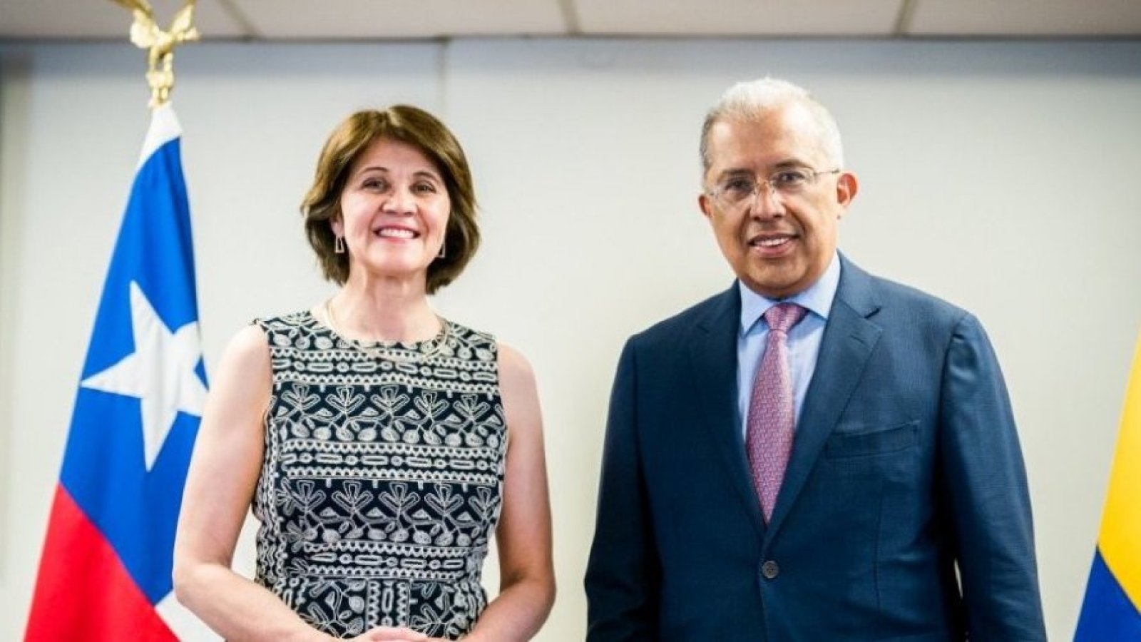 Canciller (s) Ximena Fuentes se reúne con Viceministro de Relaciones Exteriores de Colombia en el marco la celebración del bicentenario de las relaciones diplomáticas