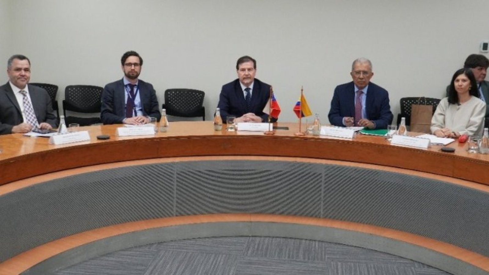 Subsecretario (s) Alex Wetzig encabeza la primera reunión de la Comisión Binacional entre Chile y Colombia para celebrar el bicentenario de las relaciones diplomáticas