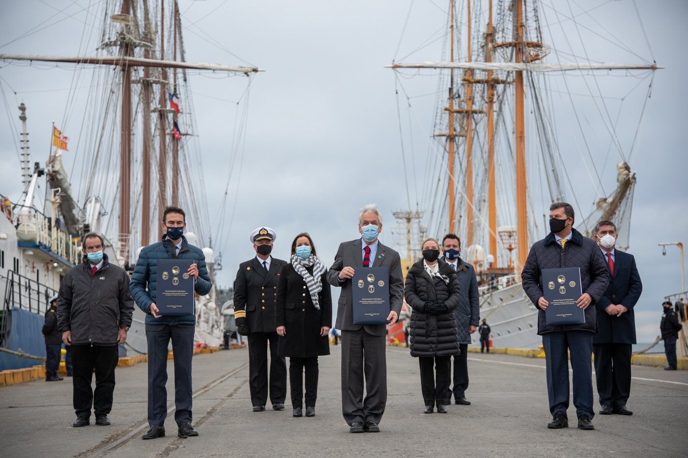 Ministro Andrés Allamand participa en las ceremonias de conmemoración de los 500 años del Estrecho de Magallanes