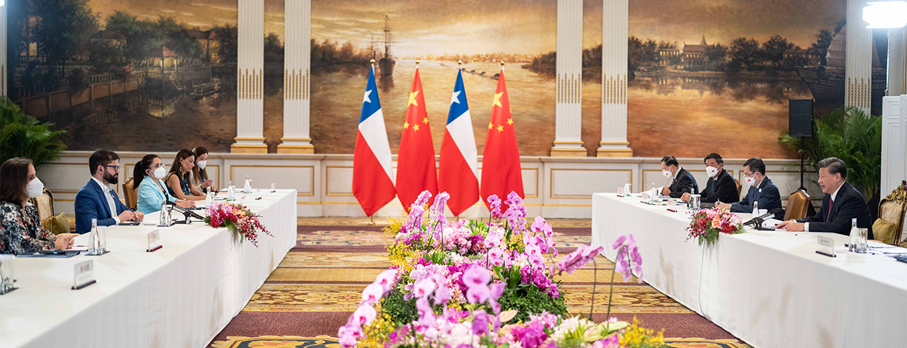 Canciller Antonia Urrejola acompaña al Presidente Gabriel Boric en reunión mandatarios de China, Australia y Vietnam