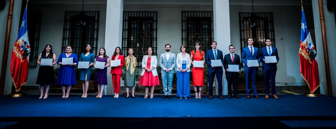 Estudiantes de la Academia Diplomática se gradúan y pasan a ser parte del servicio exterior de Chile