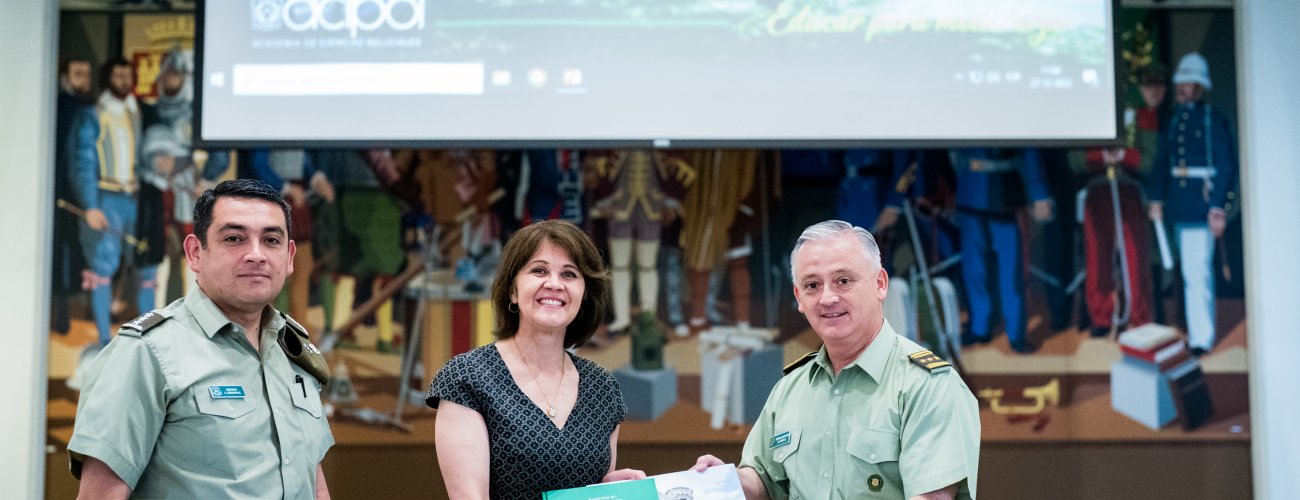 Canciller (s) Ximena Fuentes expuso sobre el Fallo del Caso Silala a oficiales de Carabineros
