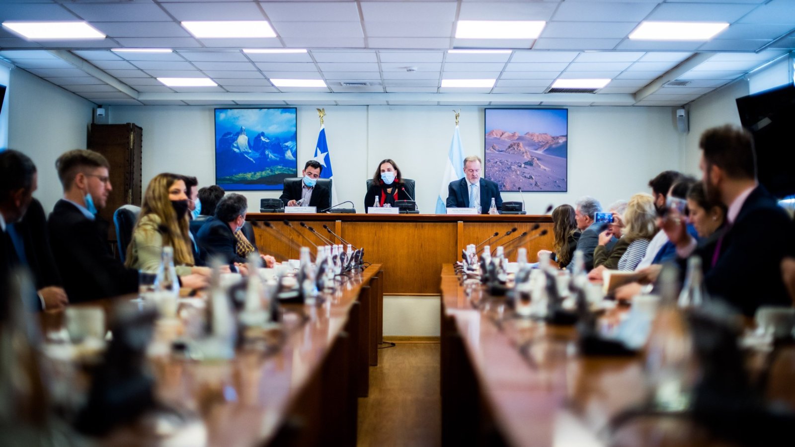 Canciller Antonia Urrejola encabezó reunión con una delegación de personalidades argentinas organizadas por la Fundación Universitaria del Río de la Plata