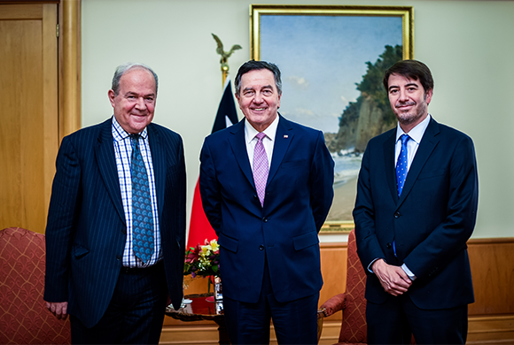 Canciller Ampuero se reunió con representantes de RUSI y AthenaLaB