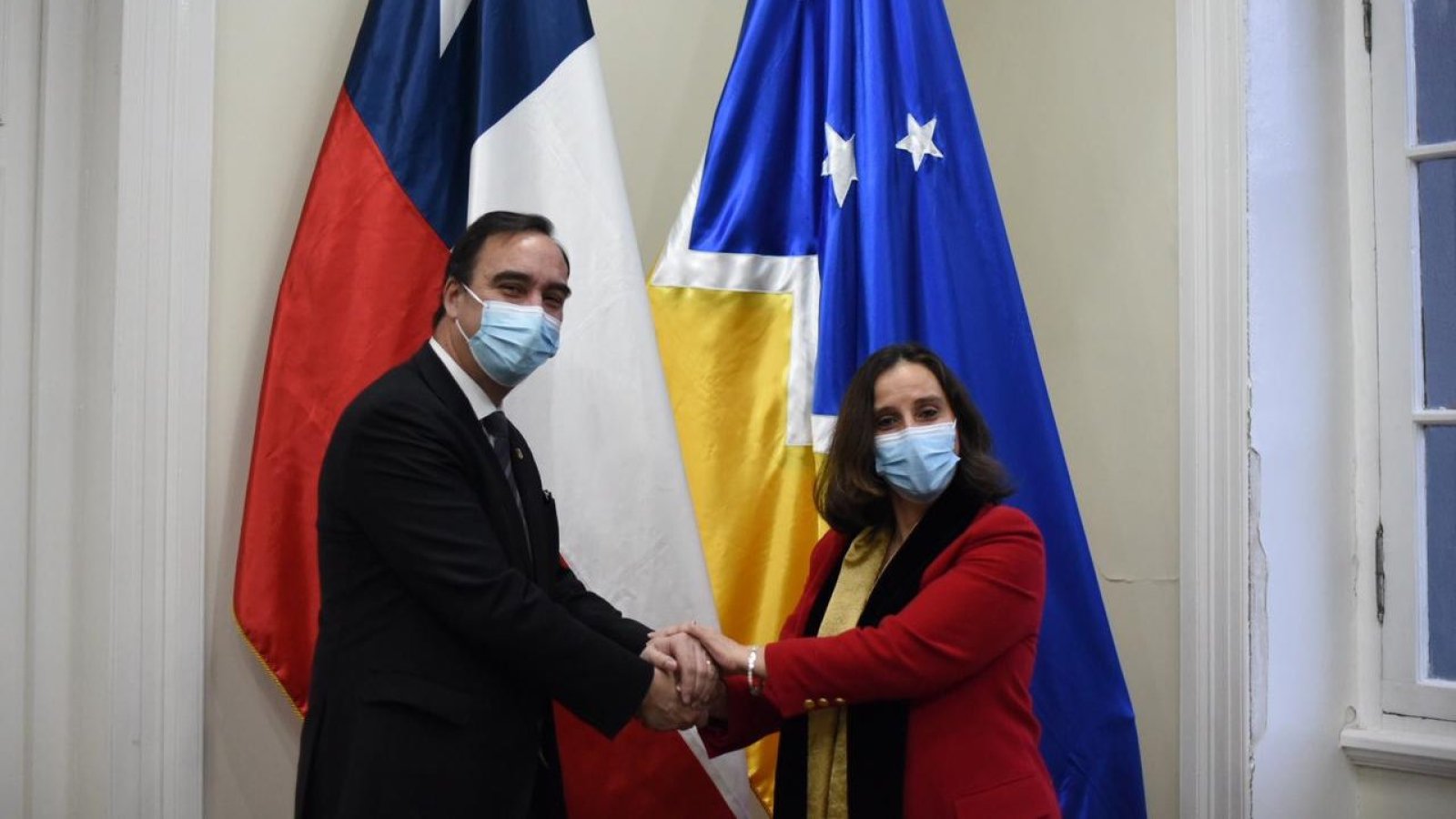 Canciller Antonia Urrejola se reúne con autoridades de Magallanes para abordar la promoción de la región como polo de desarrollo en materia antártica