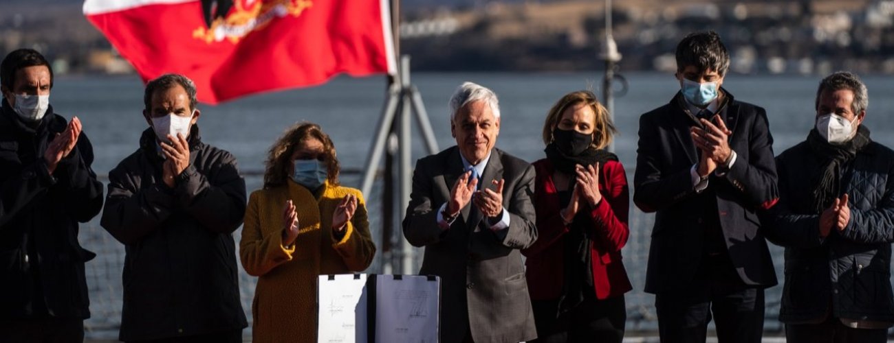 Canciller participa de la promulgación de la Ley Antártica, en el Estrecho de Magallanes