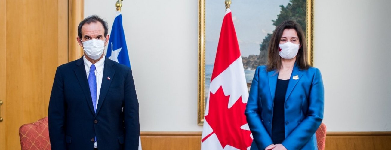 Embajadora de Canadá se reúne con Ministro Allamand