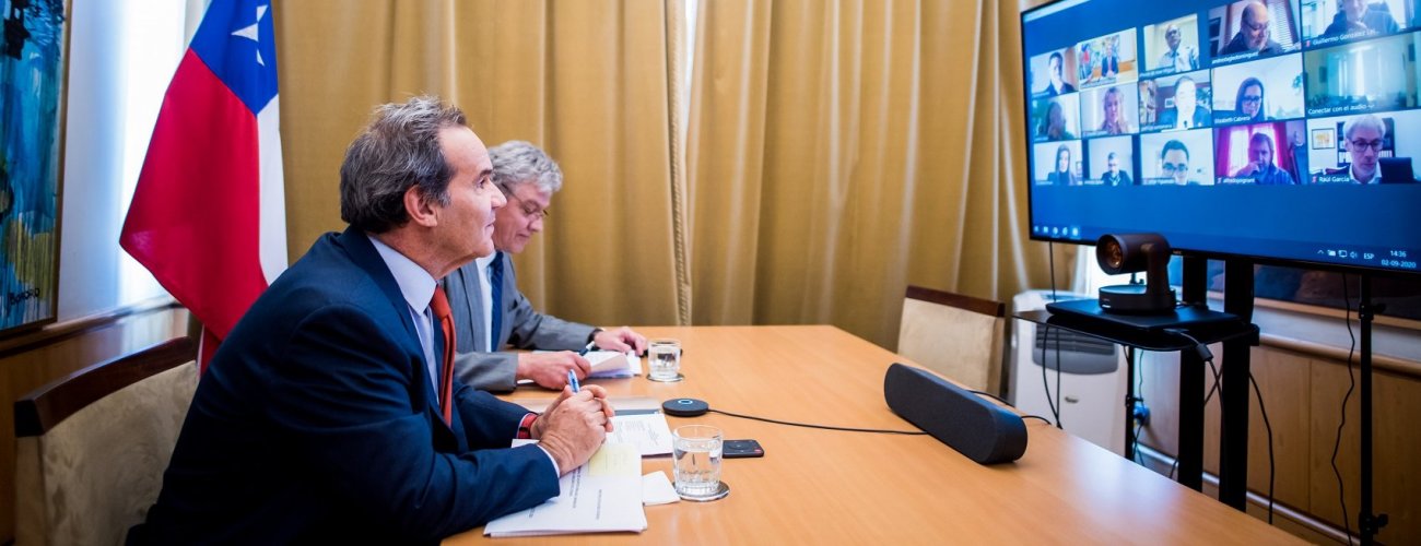 Canciller se reúne con el consejo directivo del Servel para abordar los desafíos del voto en el exterior
