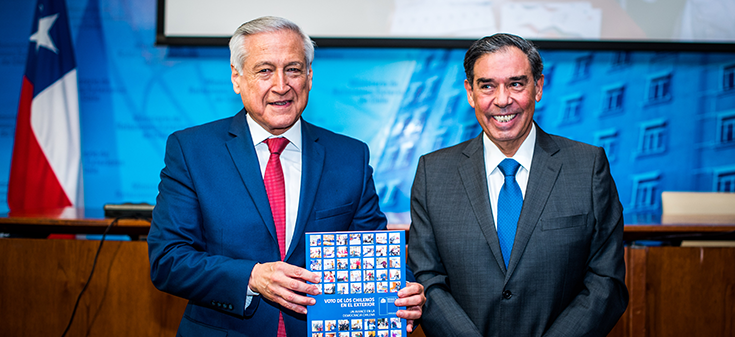 Canciller presentó libro sobre el voto de los chilenos en el exterior y reiteró que dicho proceso fue un “hecho histórico”