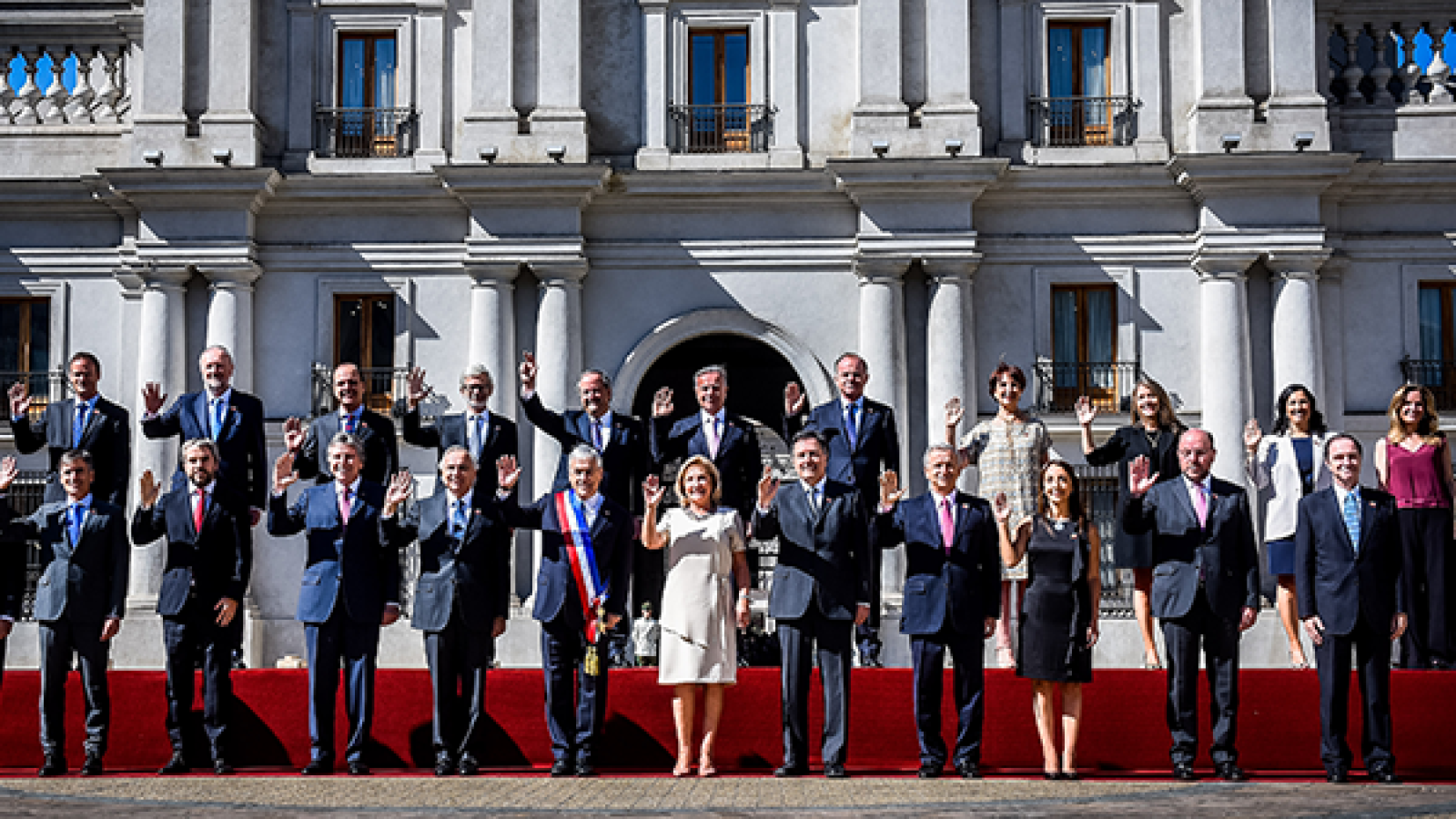 Canciller participa en fotografía oficial del Presidente Piñera con su gabinete