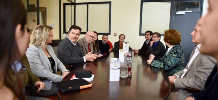 Canciller Roberto Ampuero se reúne con comunidad de chilenos en Países Bajos