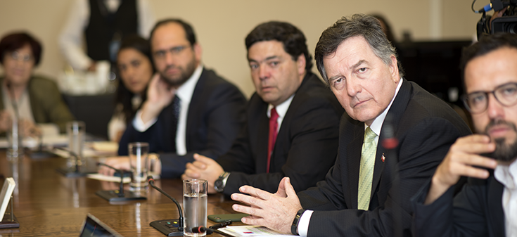 Canciller Ampuero asiste al Congreso y aborda el tema de La Haya con las comisiones de relaciones exteriores de ambas cámaras