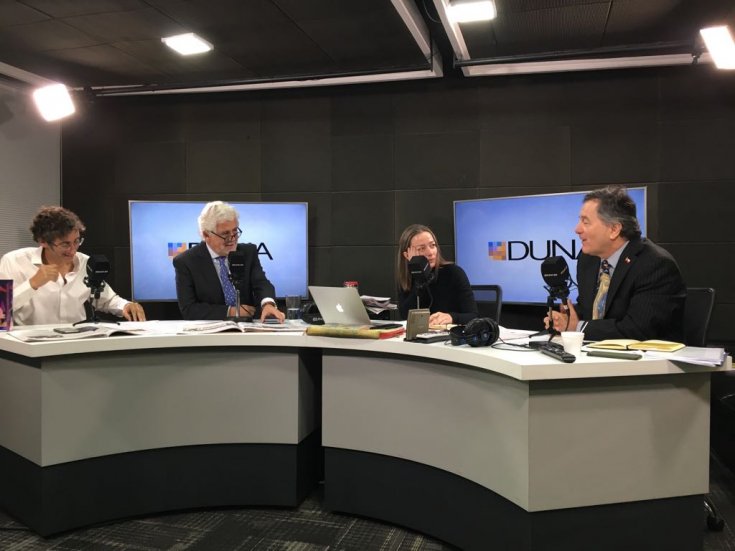 Canciller Roberto Ampuero conversó con programa "Hablemos en Off"
