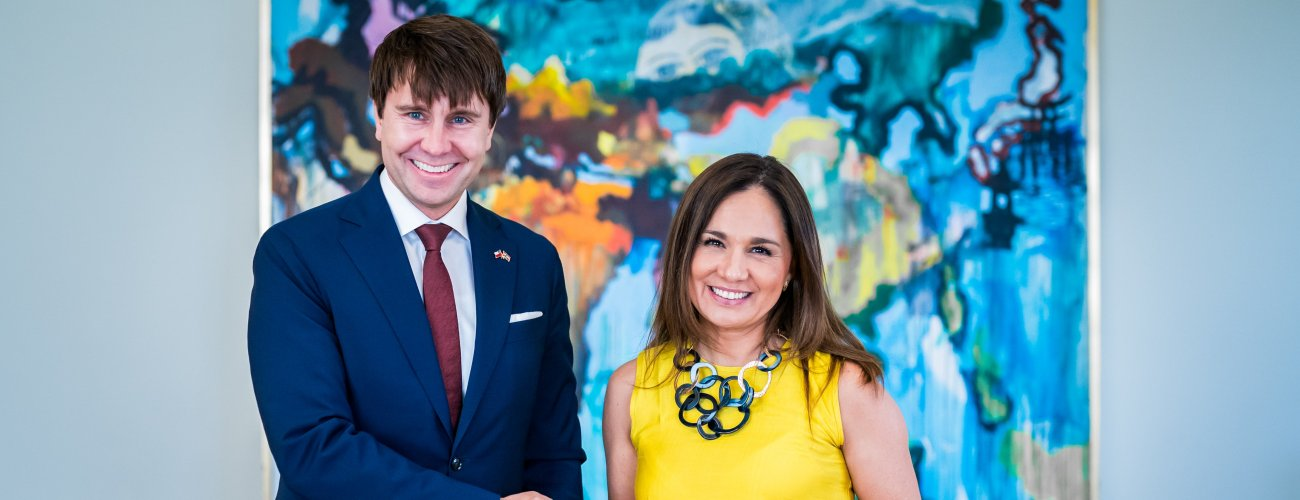 Ministra (s) de Relaciones Exteriores se reúne con embajador de Noruega en Chile