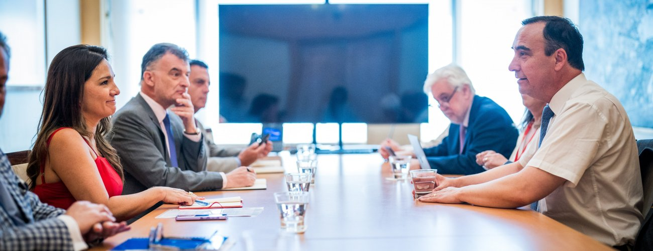 Subsecretaria se reúne con el gobernador de la Región de Magallanes y la Antártica Chilena