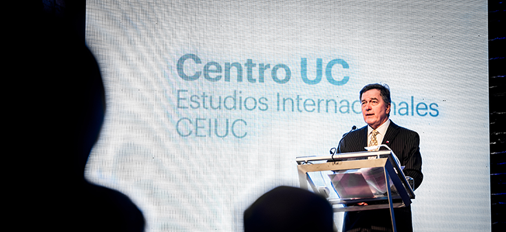 Canciller Ampuero: quienes se identifican con la democracia y la libertad deben estar dispuestos a ejercer una efectiva defensa