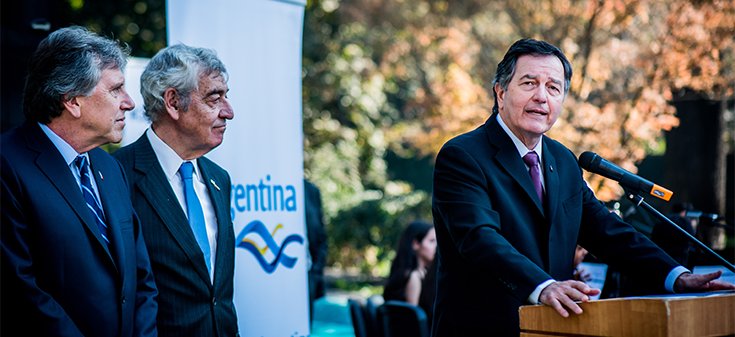 Canciller Ampuero participó en la conmemoración del 208 Aniversario de la Revolución de Mayo