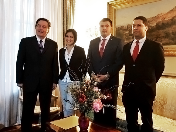Canciller Ampuero se reúne con Rosa María Payá