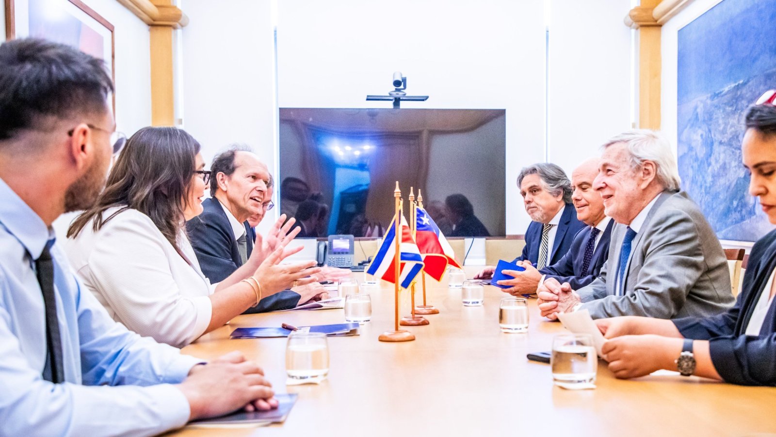 Canciller se reúne con embajadora de Costa Rica y encargado de negocios de Francia