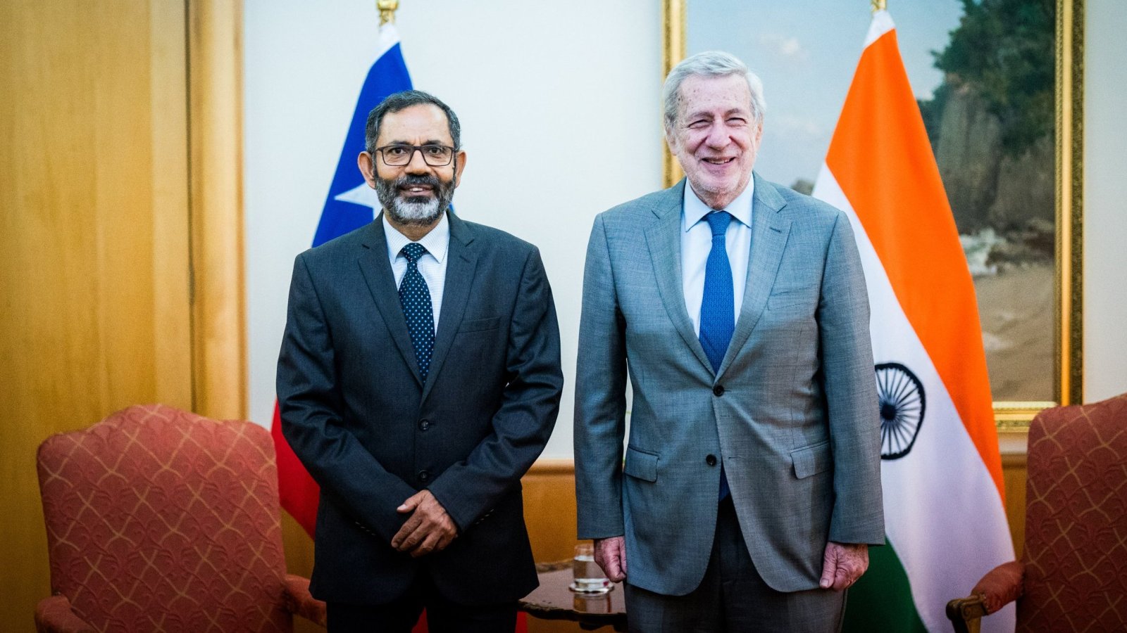 Canciller recibe en audiencia al embajador de la India en Chile