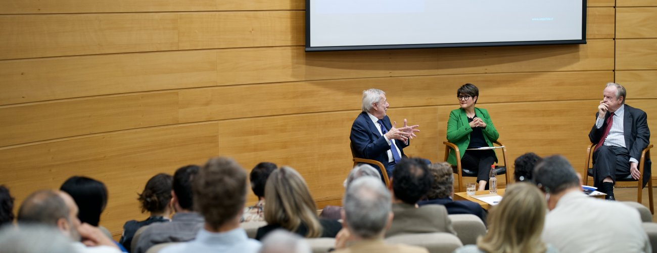 Canciller participa en seminario de relaciones internacionales en homenaje a Carolina Valdivia