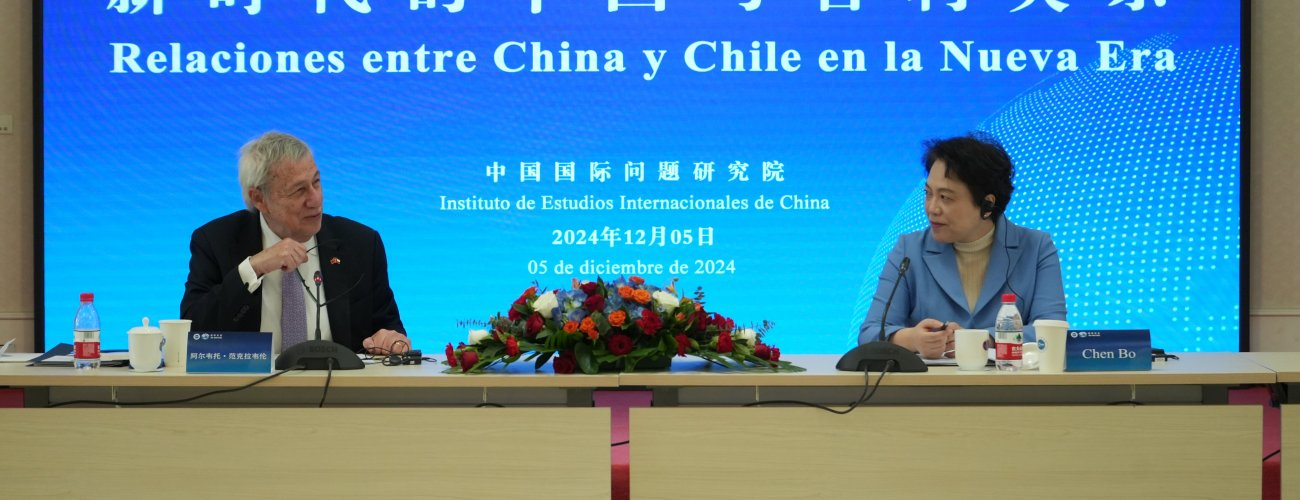 En China, canciller dicta clase magistral sobre los principios y prioridades de la política exterior de Chile