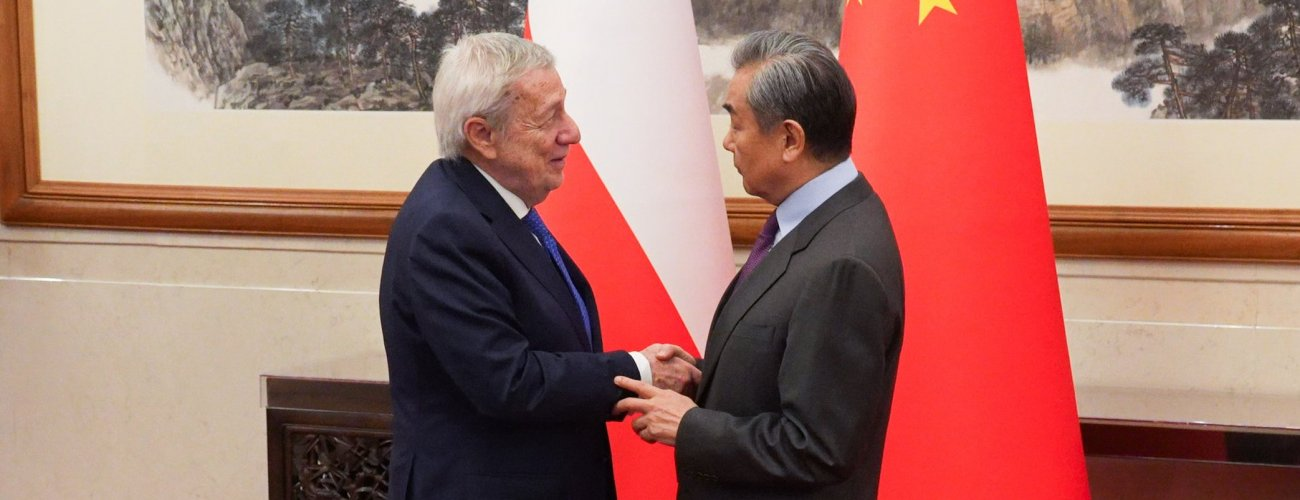 Canciller Alberto van Klaveren se reúne con su par chino y destacan el buen momento de la relación bilateral