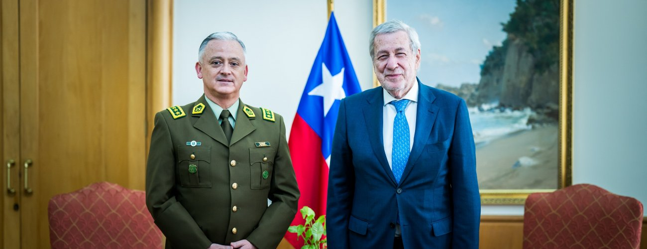 Canciller se reúne con general director de Carabineros