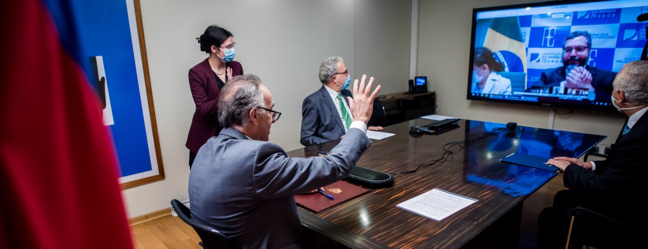 Chile y Brasil firman acuerdo de cooperación entre Academia Diplomática Andrés Bello e Instituto Rio Branco