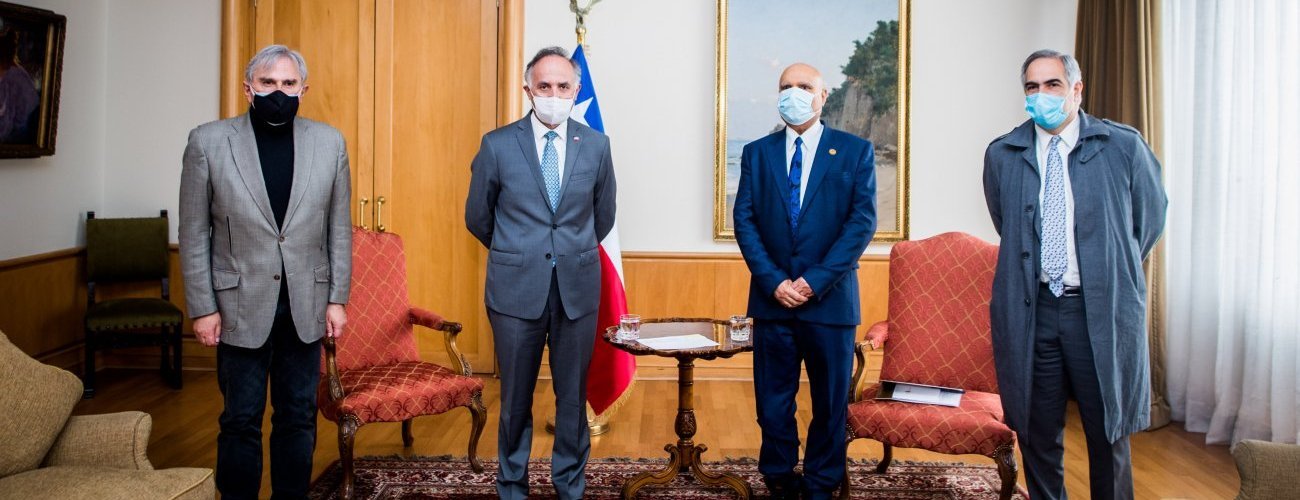 Canciller recibe al Embajador de Emiratos Árabes Unidos para agradecer donación de insumos médicos y fortalecer el intercambio entre ambos países