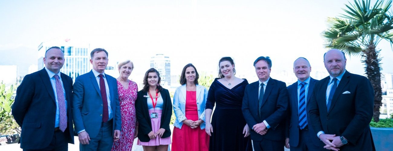 Canciller Antonia Urrejola se reúne con una delegación de la Cámara de los Comunes del Reino Unido