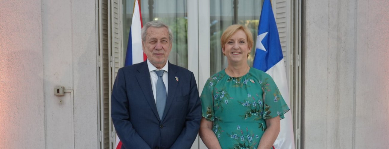 Canciller participa en celebración del cumpleaños del Rey Carlos III en la Embajada de Reino Unido en Chile
