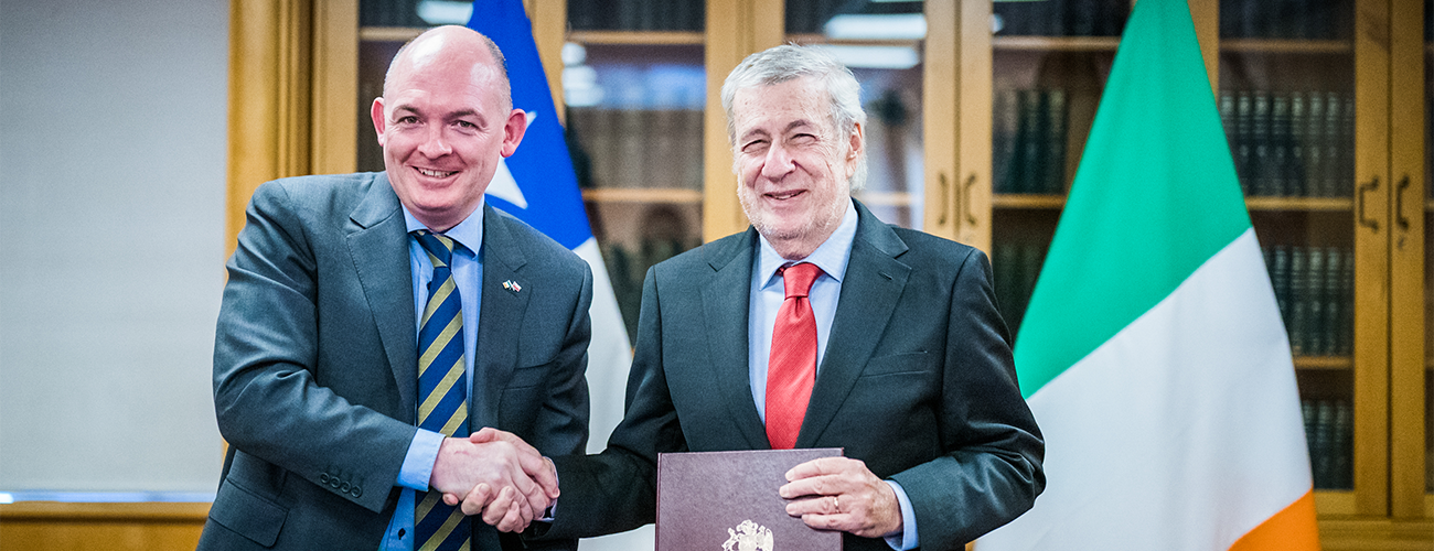 Canciller Alberto van Klaveren se reúne con el Attorney General de Irlanda y anuncian un aumento en los cupos disponibles para el programa Working Holiday