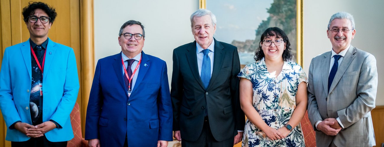 Canciller Alberto van Klaveren se reúne con Director General de ESO y destaca aporte al desarrollo de la astronomía nacional