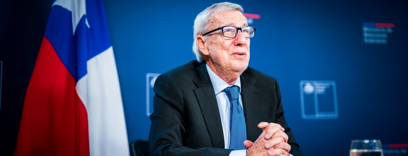 Canciller Alberto van Klaveren participa en conversatorio organizado por estudiantes de la London School of Economics