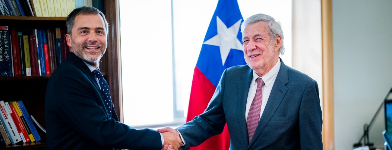 Canciller Alberto van Klaveren recibe a Director General de ProChile