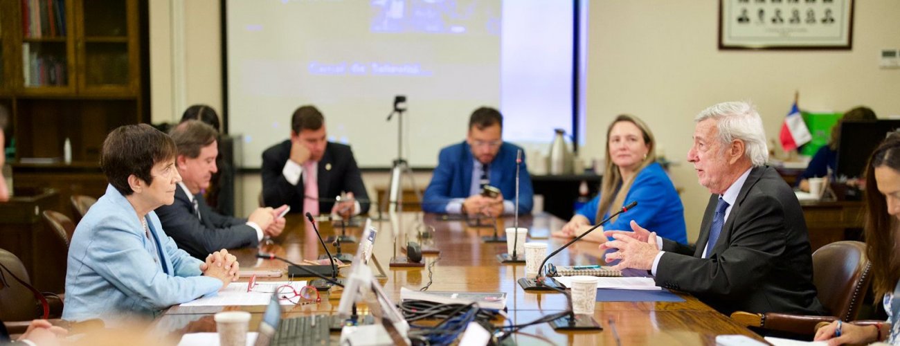 Canciller expone los lineamientos de la política exterior chilena ante las comisiones de RR.EE. del Senado y de la Cámara