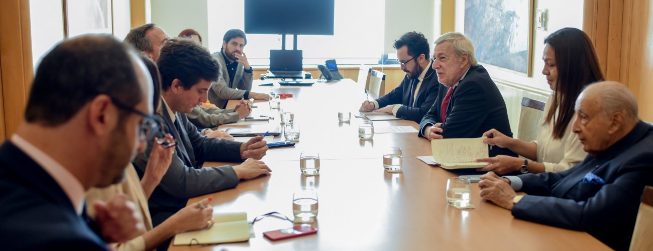 Canciller Alberto van Klaveren se reúne con diputados y diputadas que viajarán a Washington D.C.