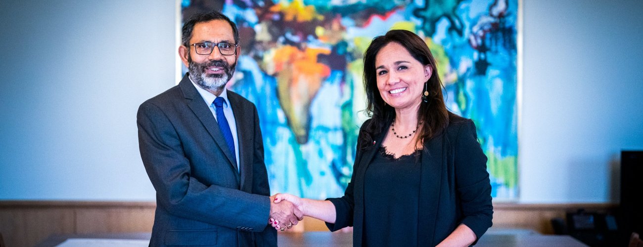 Subsecretaria Gloria de la Fuente se reúne con Embajador de la India en Chile