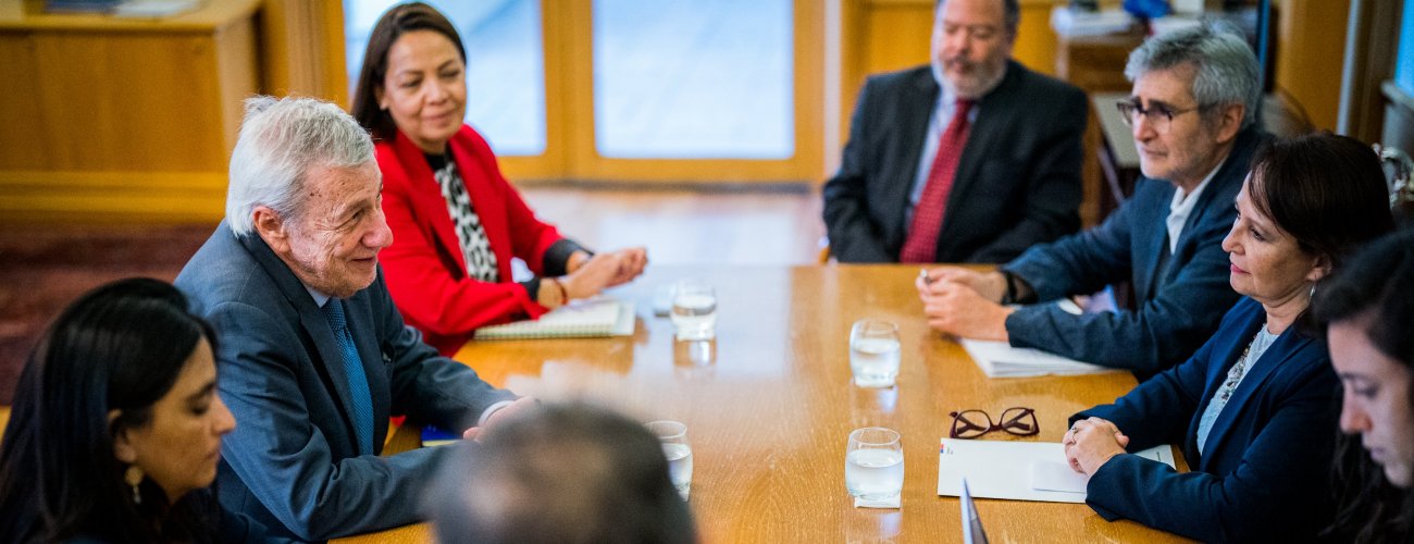 Canciller Alberto van Klaveren conversa sobre política nacional del litio con Ministra de Minería