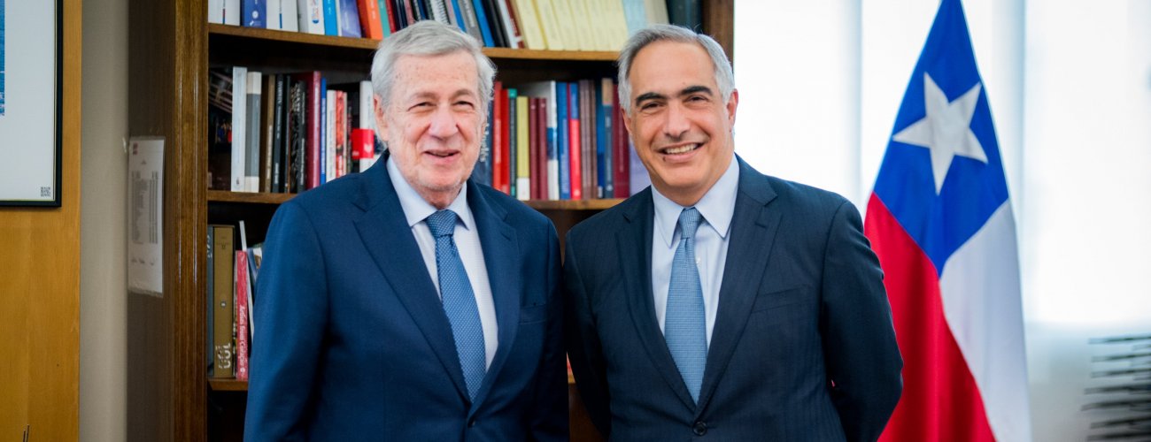 Canciller Alberto van Klaveren se reúne con presidente de la Comisión de Relaciones Exteriores del Senado