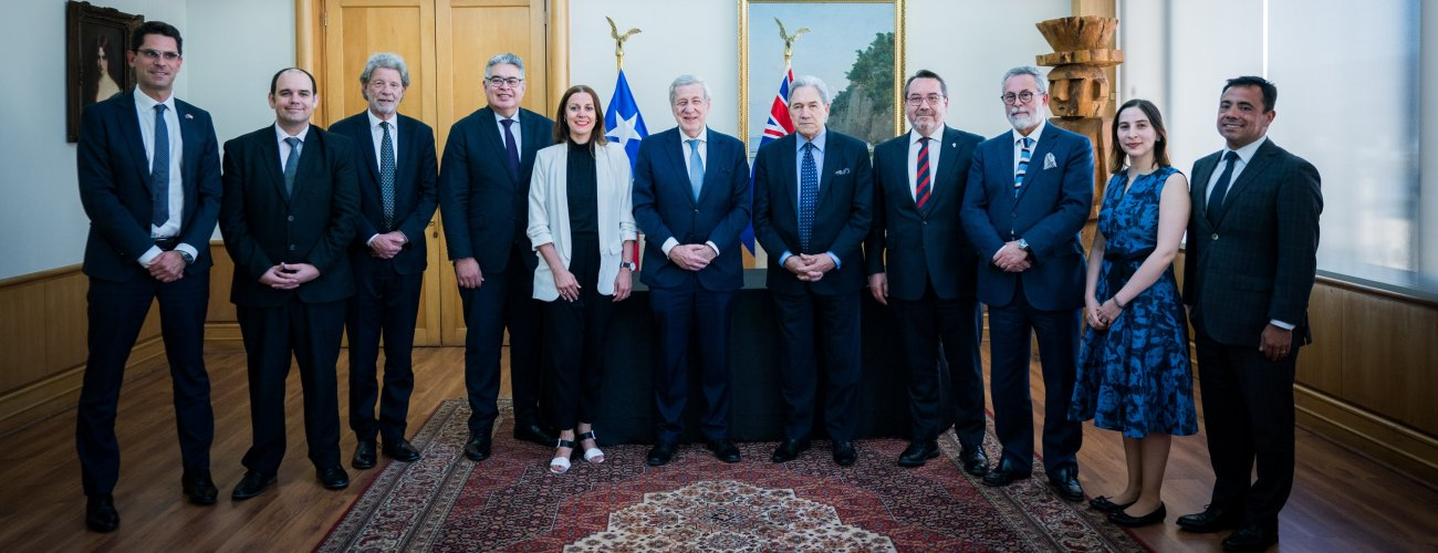 Canciller Alberto van Klaveren se reúne con el viceprimer ministro y ministro de Relaciones Exteriores de Nueva Zelandia