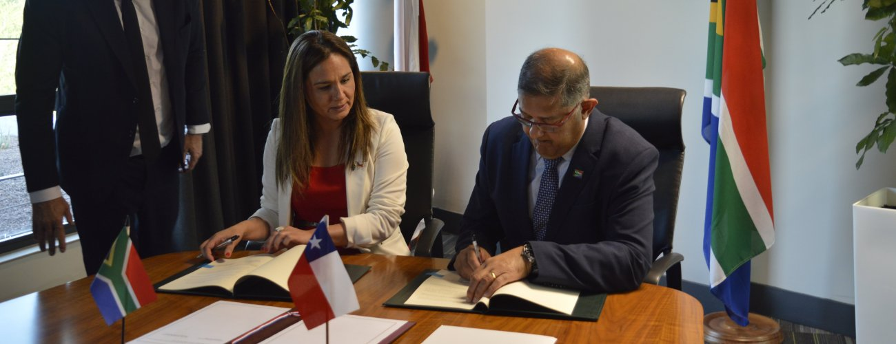 Chile y Sudáfrica suscriben acuerdo de cooperación en pesca y acuicultura